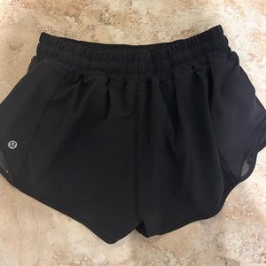 Lululemon Hotty Hot Low Rise Shorts Black Size 6